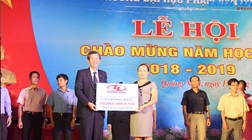 天新集团在新学年之际向范文同大学捐赠奖学金