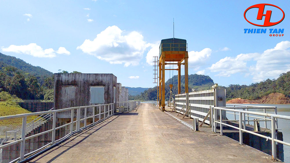坝顶区域